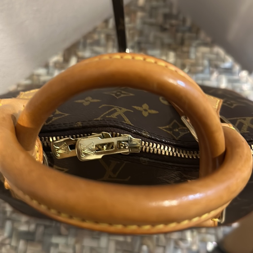 BA1013 Authentic Louis Vuitton Alma handbag - Picture 3 of 12